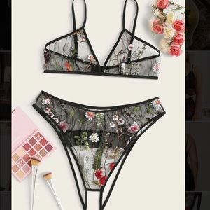 Floral embroidered crotchless lingerie set